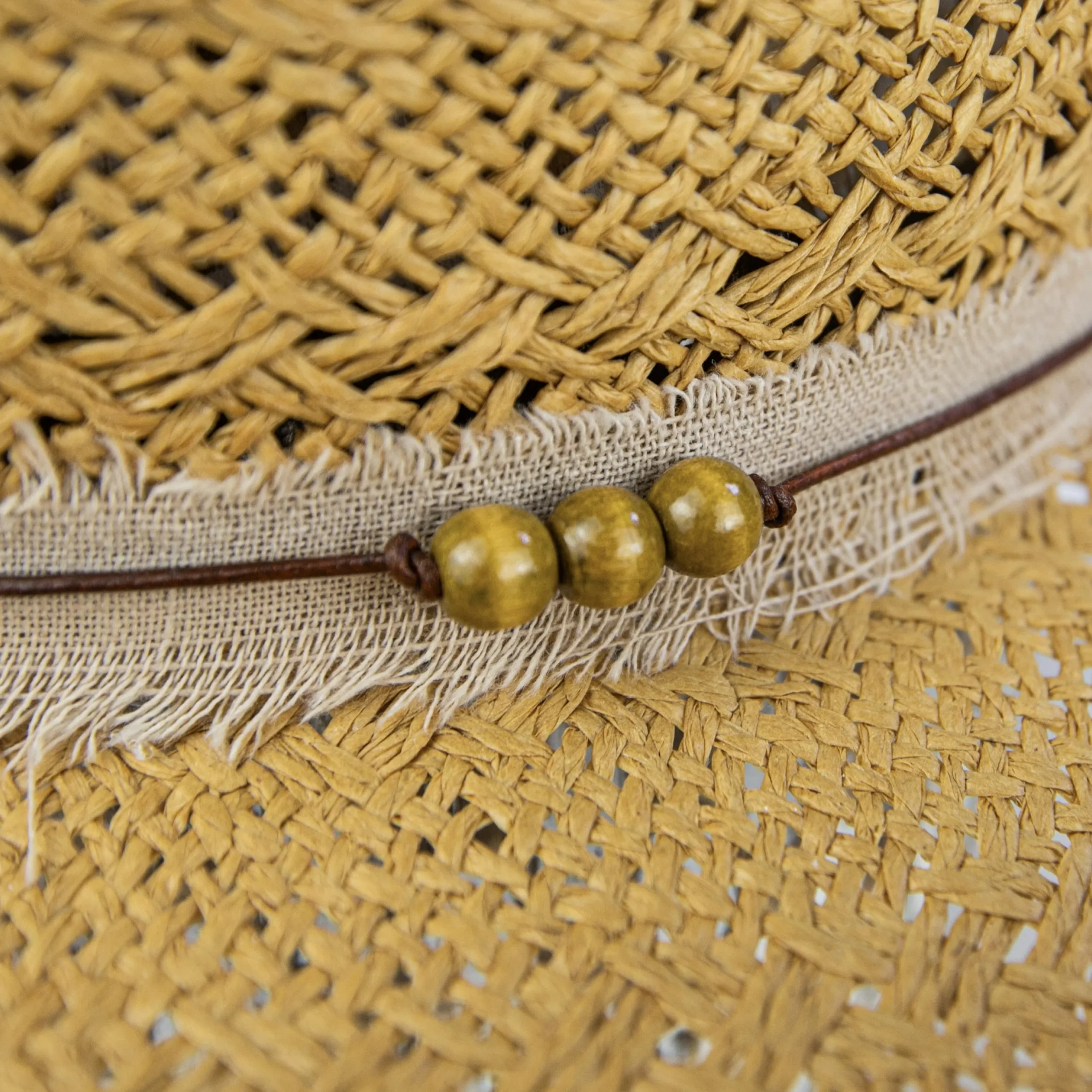 chapeu-country-aurea-boho-palha-ibiza-mel-luxo-yara-atelier(6)