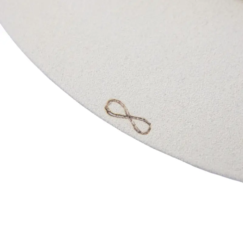 chapeu-fedora-hemera-suede-branco-aba-reta-luxo-yara-atelier(5)