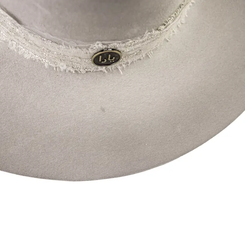 chapeu-fedora-senna-suede-cinza-luxo-brilho-yara-atelier(7)