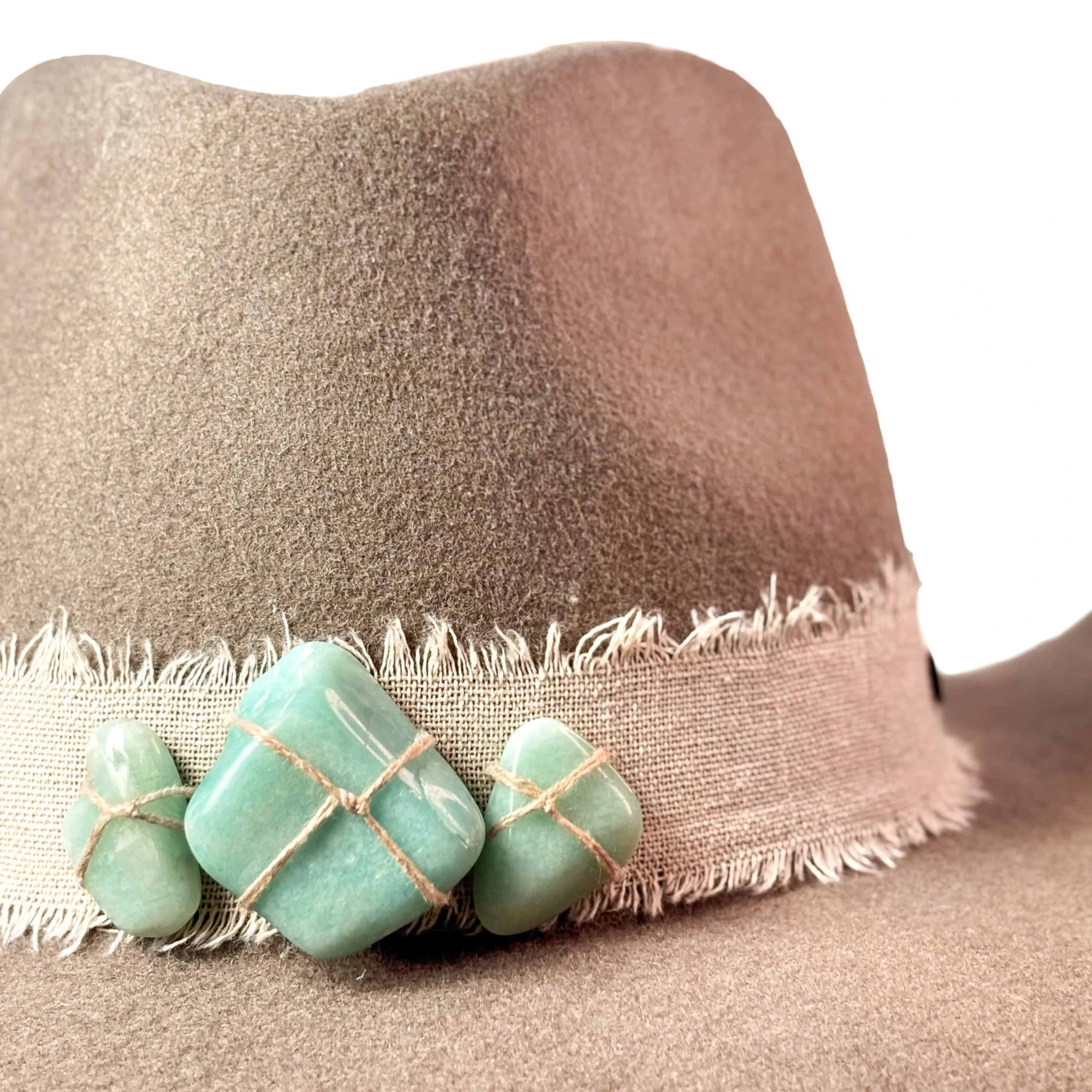 chapeu-fedora-la-caqui-cosmos-turquesa-yara-atelier-13