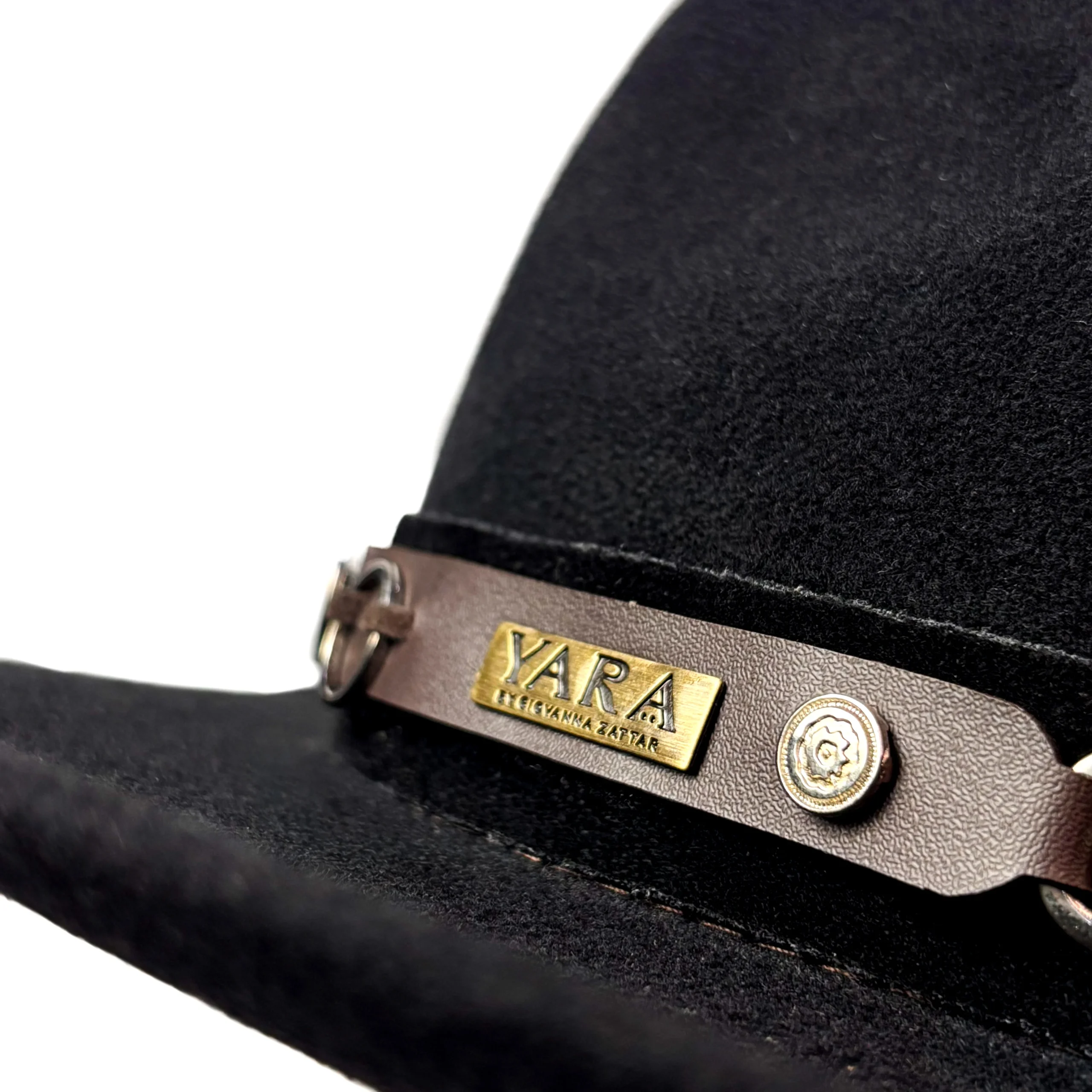 chapeu-fedora-suede-preto-bandana-marrom-yara-atelier (2)