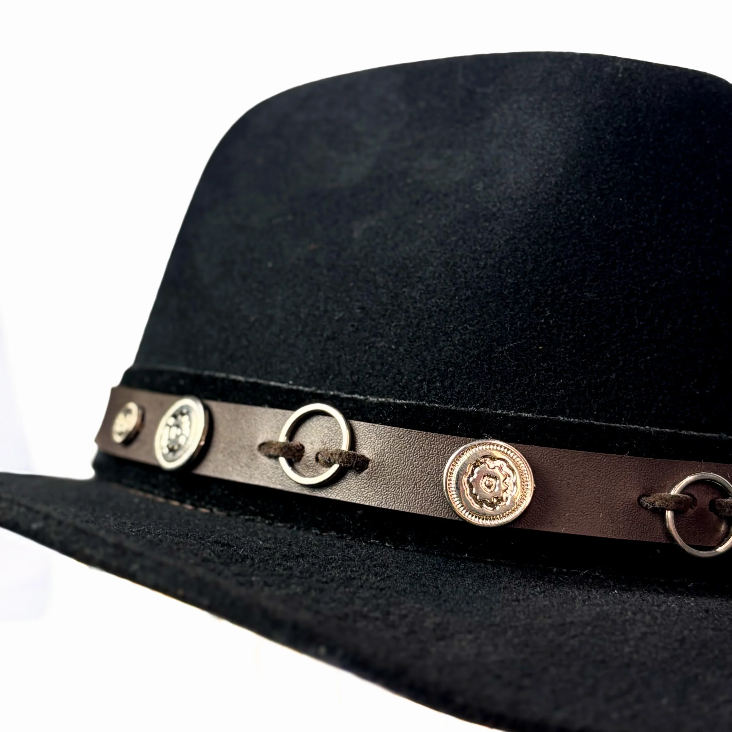 chapeu-fedora-suede-preto-bandana-marrom-yara-atelier (3)